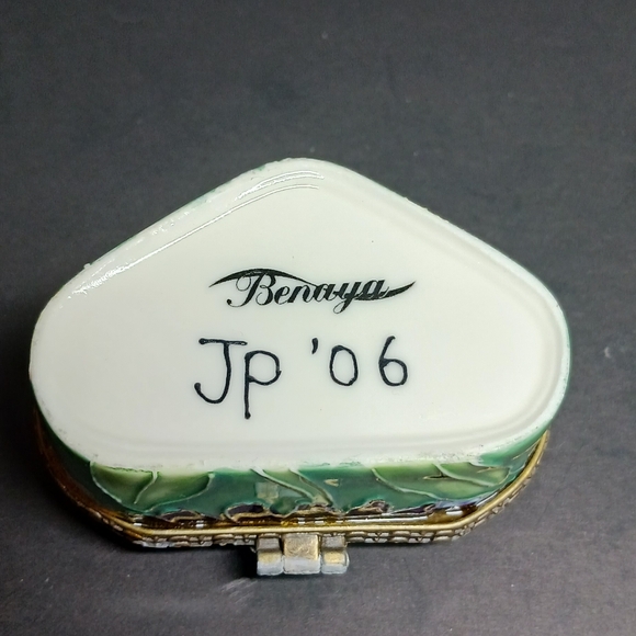 BENAYA PORCELAIN HEART SHAPED FLOWER DESIGN TRINKET BOX MARKED BENAYA JP 06 - Picture 5 of 6